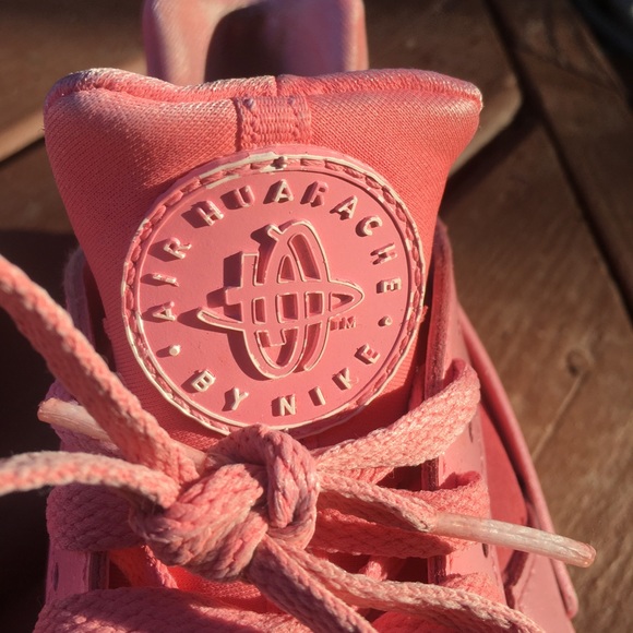 Bubblegum Pink NIKE Huarache Sneakers, US size 8.5 - Picture 7 of 12